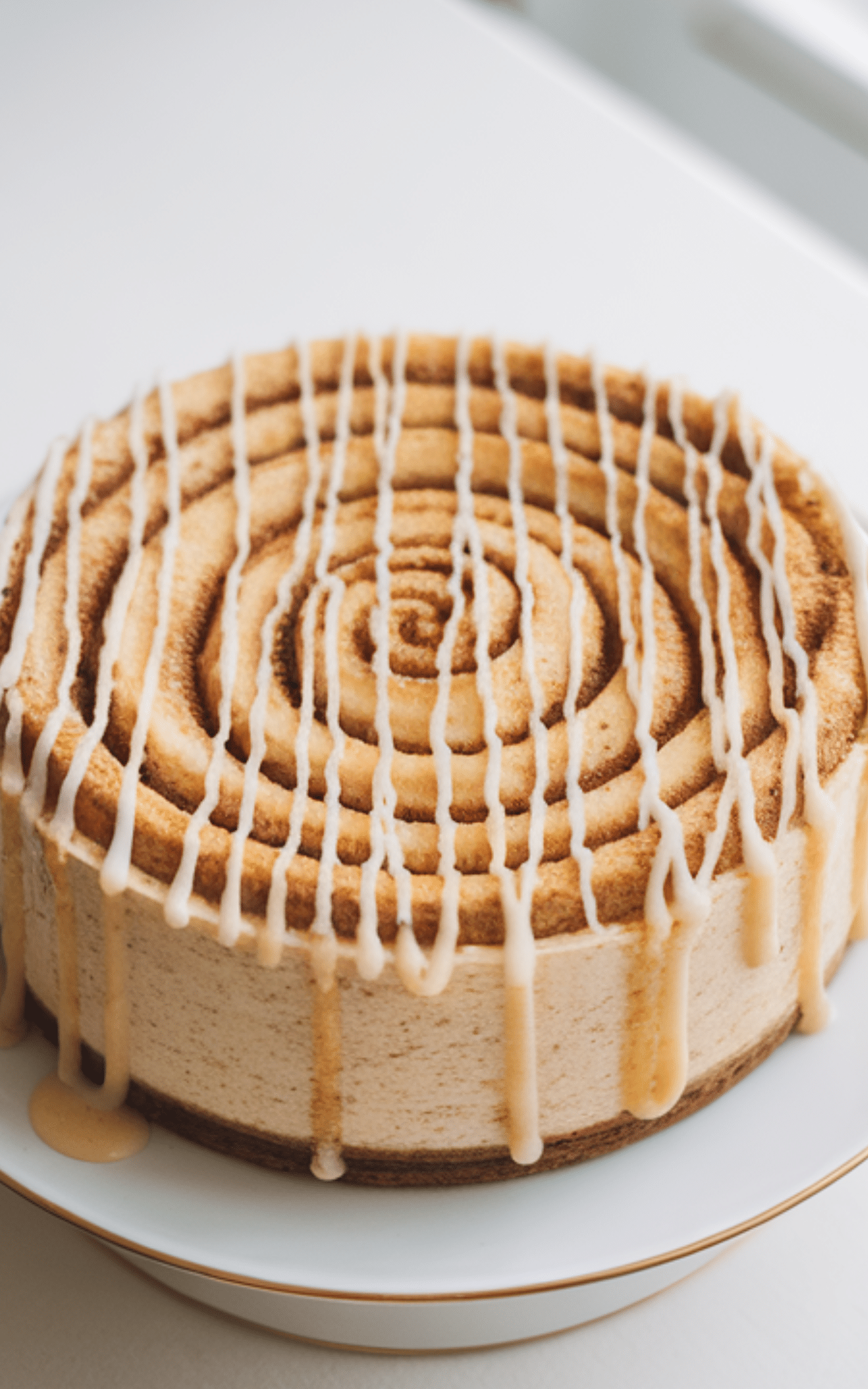 Cinnamon Honey Bun Cheesecake